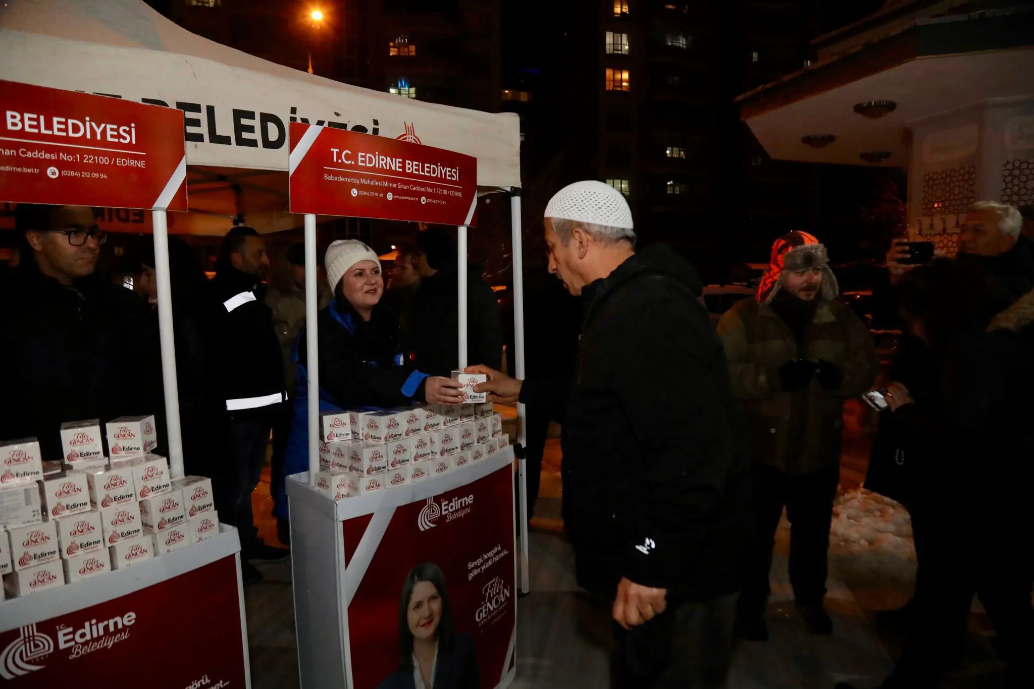 BAŞKAN FİLİZ GENCAN, BERAT KANDİLİ’NDE SAHADAYDI! galeri görseli